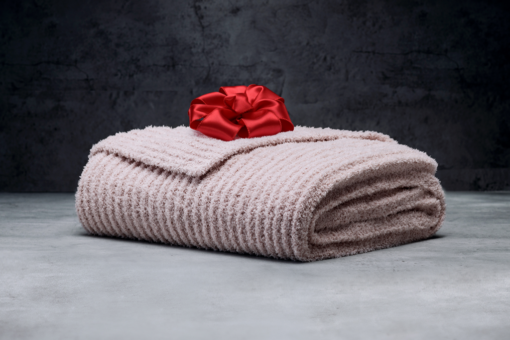 Luxome “Cozies” Up to Tastemakers with Giftable Product Suite